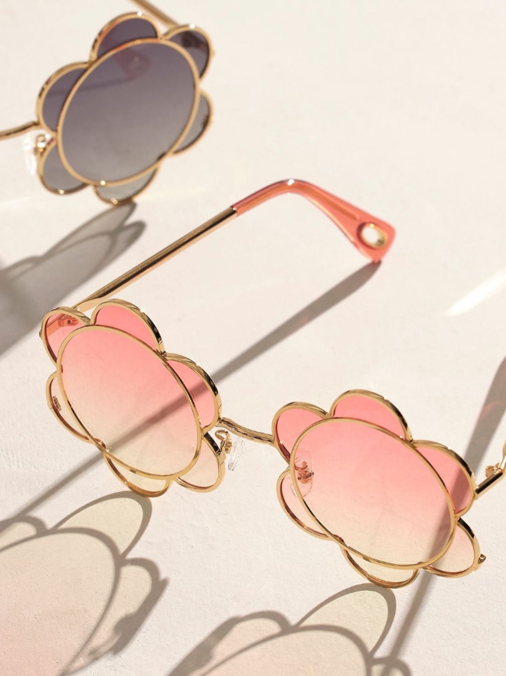 Lele Sadoughi Flower Frame Pink Sunglasses